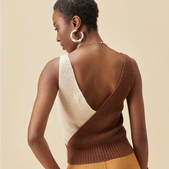 NWT Francesca’s Madilyn Colorblock Surplice Sweater Tank - Picture 2 of 7